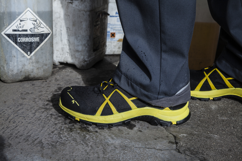 flexible safety shoes