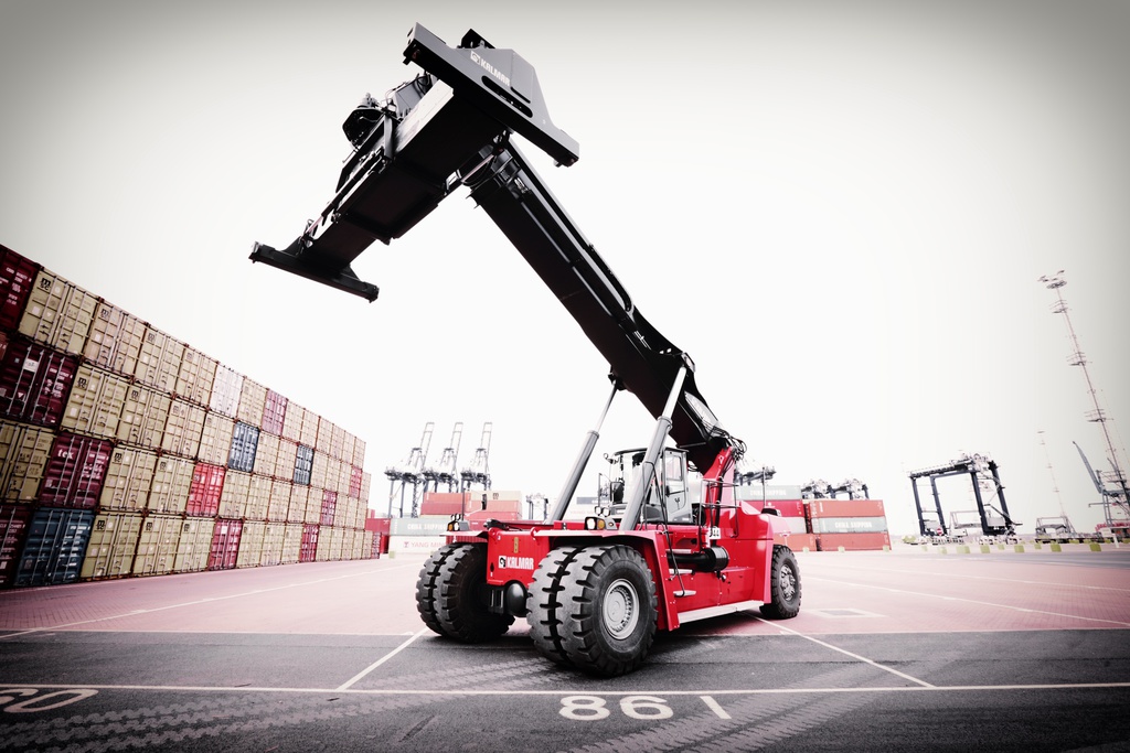 140314 kalmar gloria pic with dp world release 597984