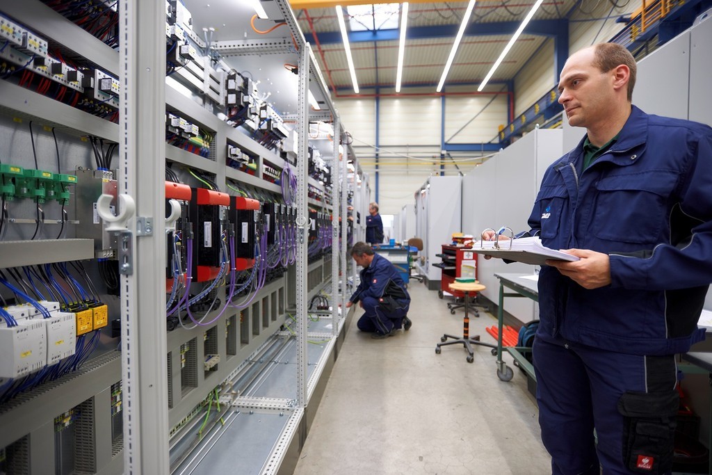 Centralised or de-centralised solutions
