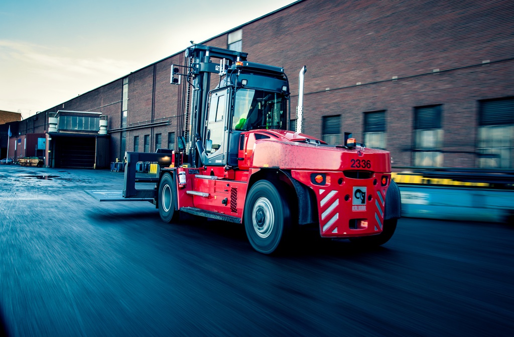 HSS Cargo Handling Equipment Order