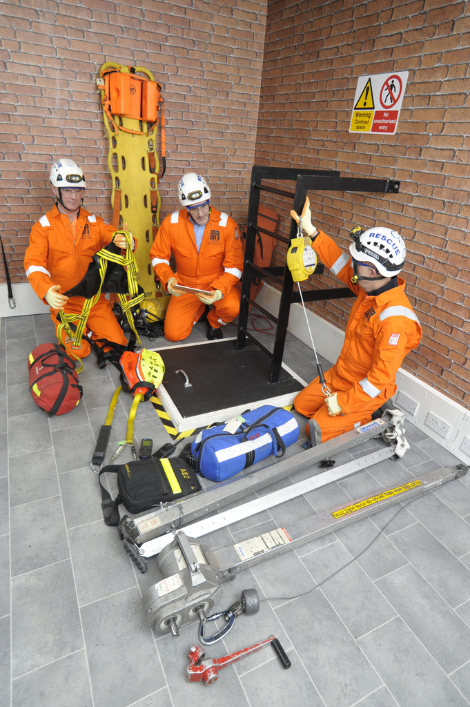 confined space rescue team equipment requirements