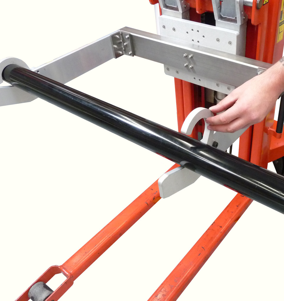 HSS Handling bars of material