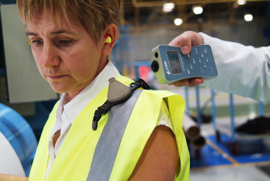 h&s officer measuring noise exposure with pulsar dosebadge reader